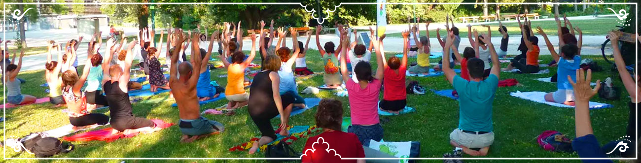 Pratiquant·e·s de yoga en plein air | Krishna Yoga à Grenoble et Meylan