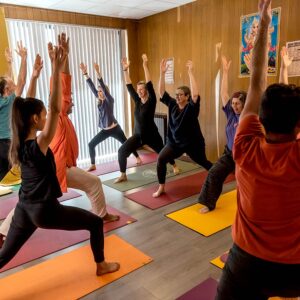 Cours de yoga en groupe à Grenoble